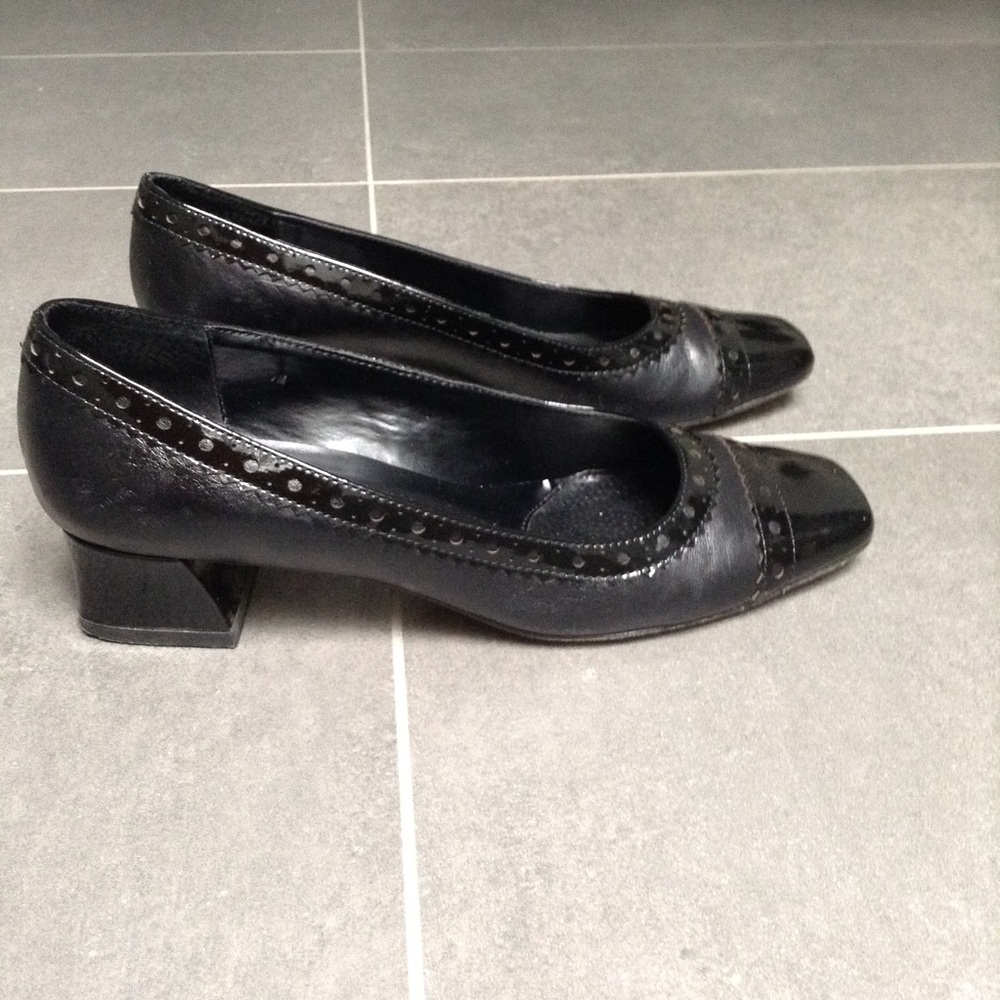 Vaneli “Debra” black leather/patent leather low heels, size 7